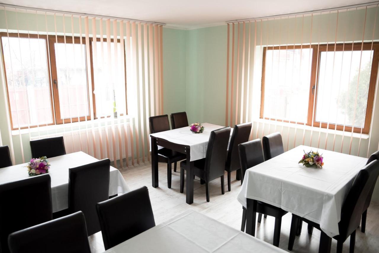 Step Inn Alba Iulia Exterior photo